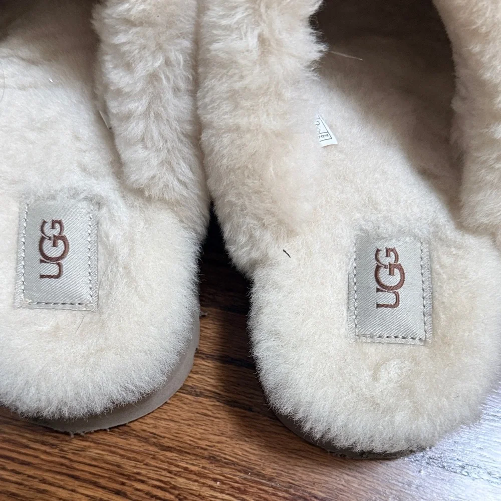UGG Tan Slippers with Cream Shearling - Picture 2 of 5